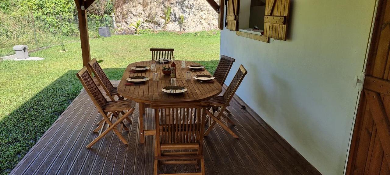 Villa Au Calme Avec Jacuzzi, Villa Le Boursoie Les Abymes Exterior photo