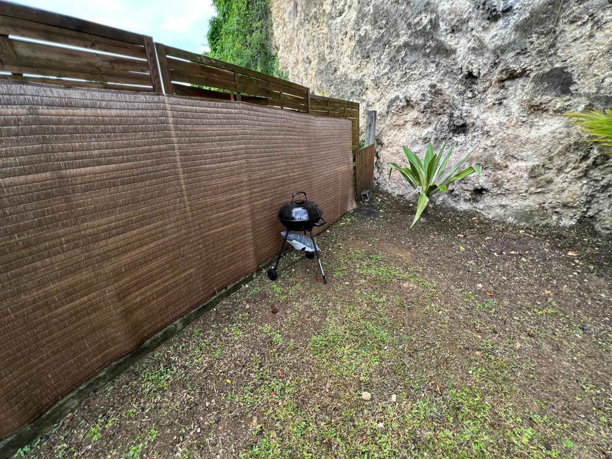 Villa Au Calme Avec Jacuzzi, Villa Le Boursoie Les Abymes Exterior photo