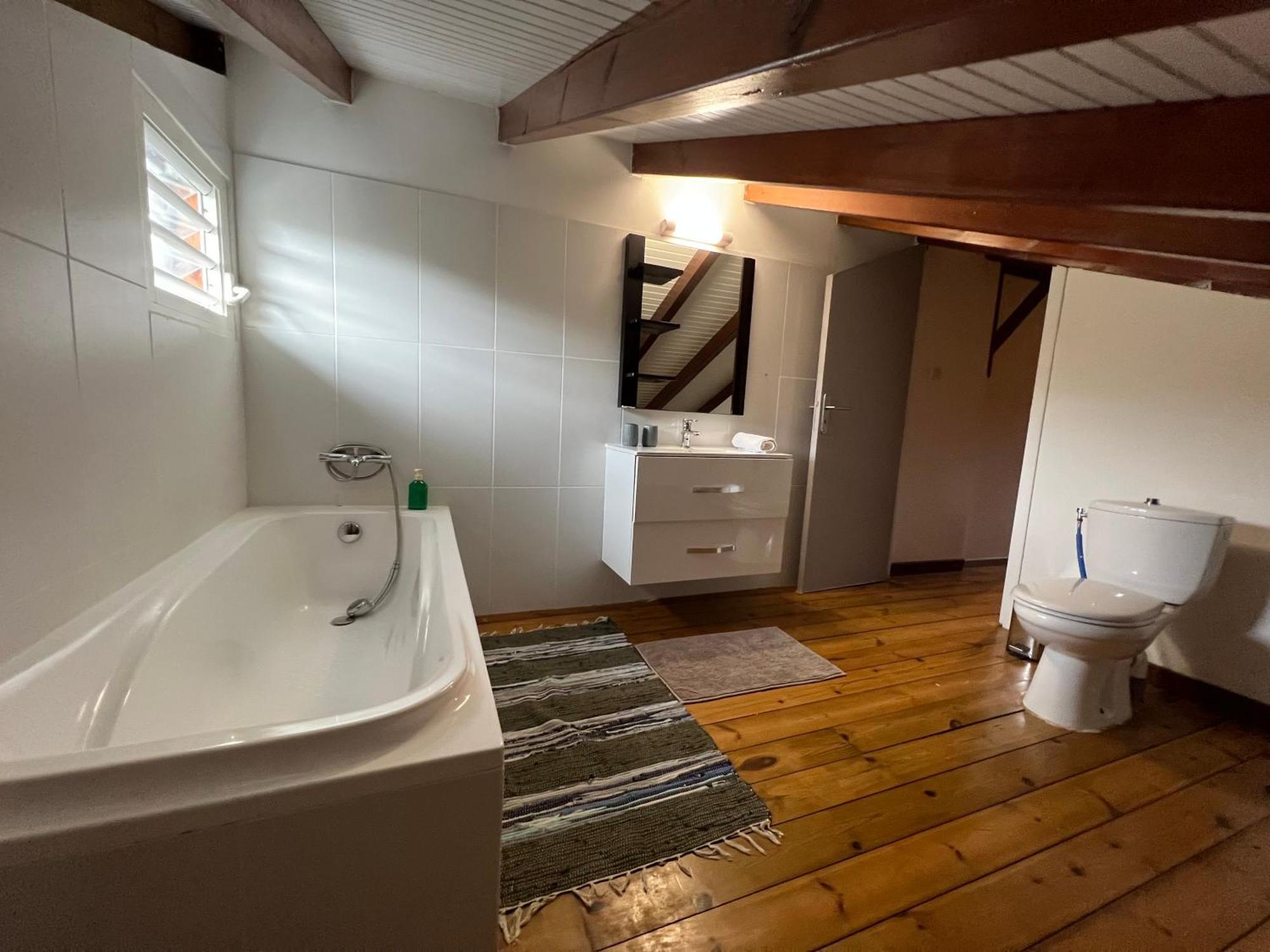 Villa Au Calme Avec Jacuzzi, Villa Le Boursoie Les Abymes Exterior photo