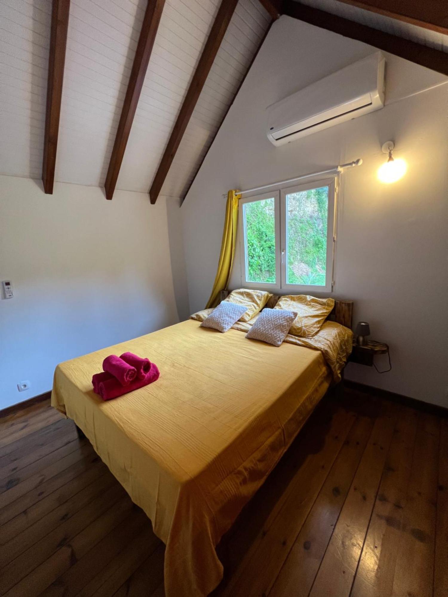 Villa Au Calme Avec Jacuzzi, Villa Le Boursoie Les Abymes Exterior photo
