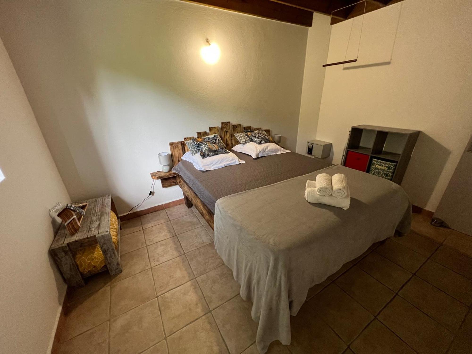 Villa Au Calme Avec Jacuzzi, Villa Le Boursoie Les Abymes Exterior photo