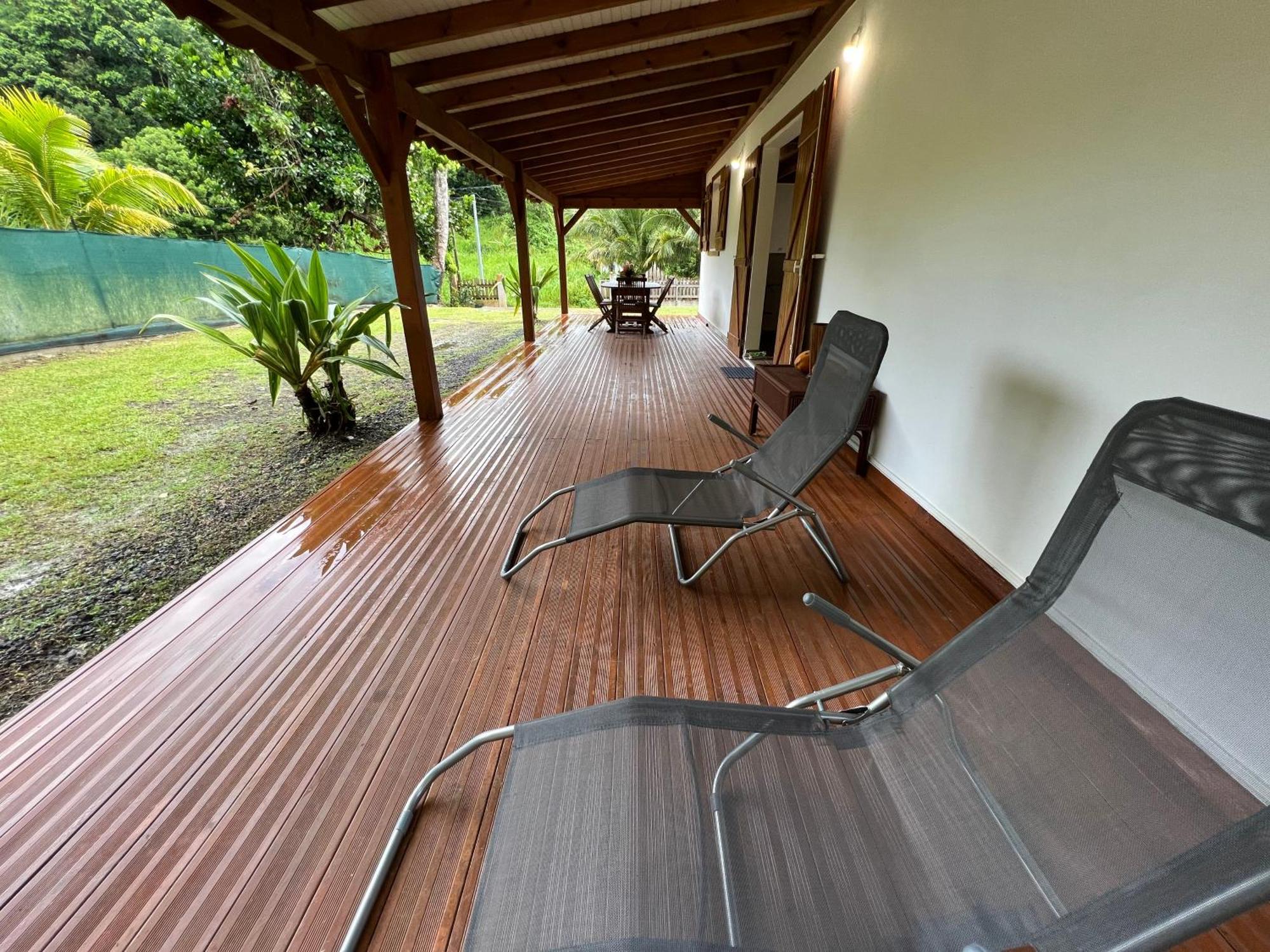 Villa Au Calme Avec Jacuzzi, Villa Le Boursoie Les Abymes Exterior photo