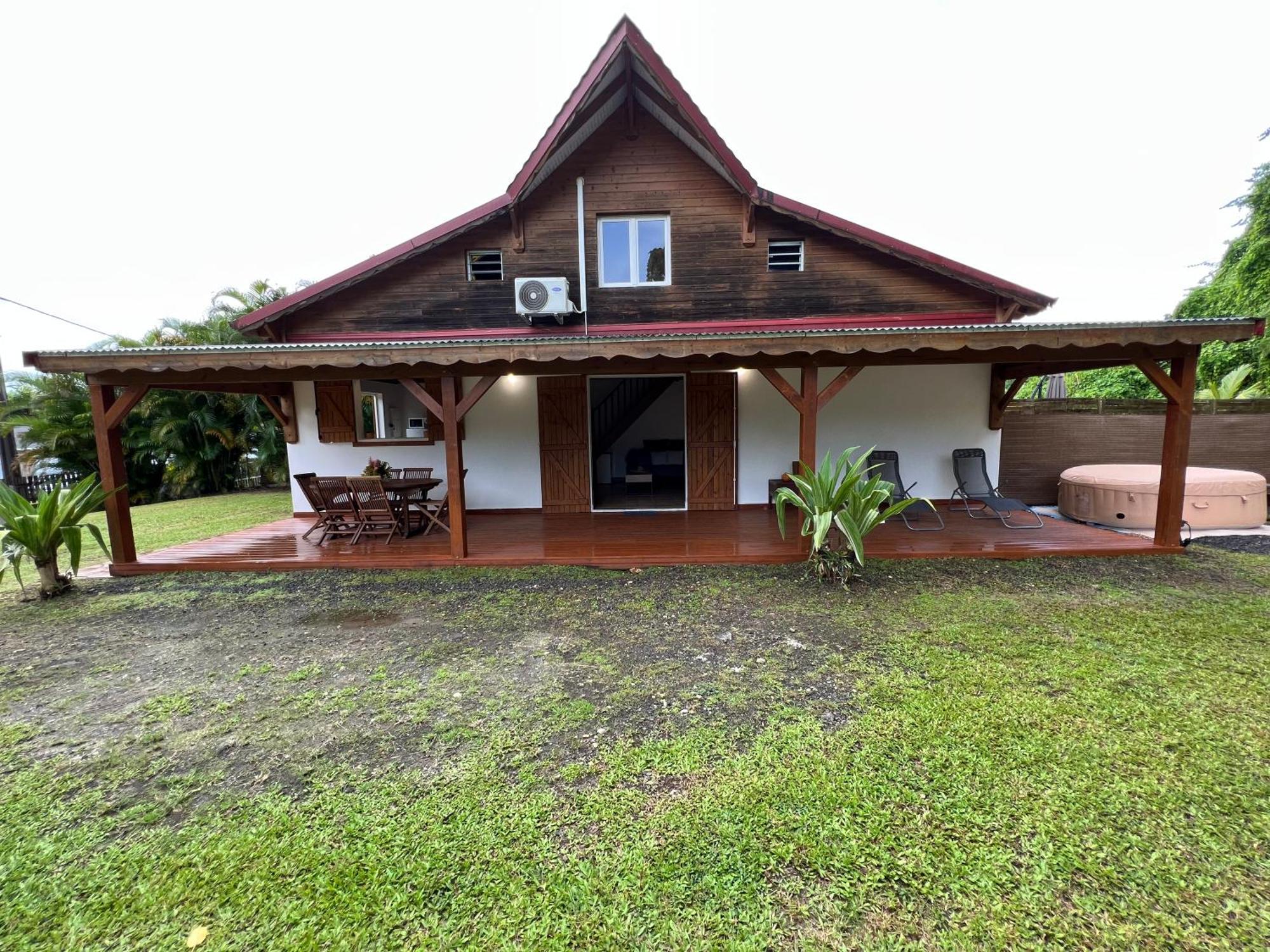 Villa Au Calme Avec Jacuzzi, Villa Le Boursoie Les Abymes Exterior photo