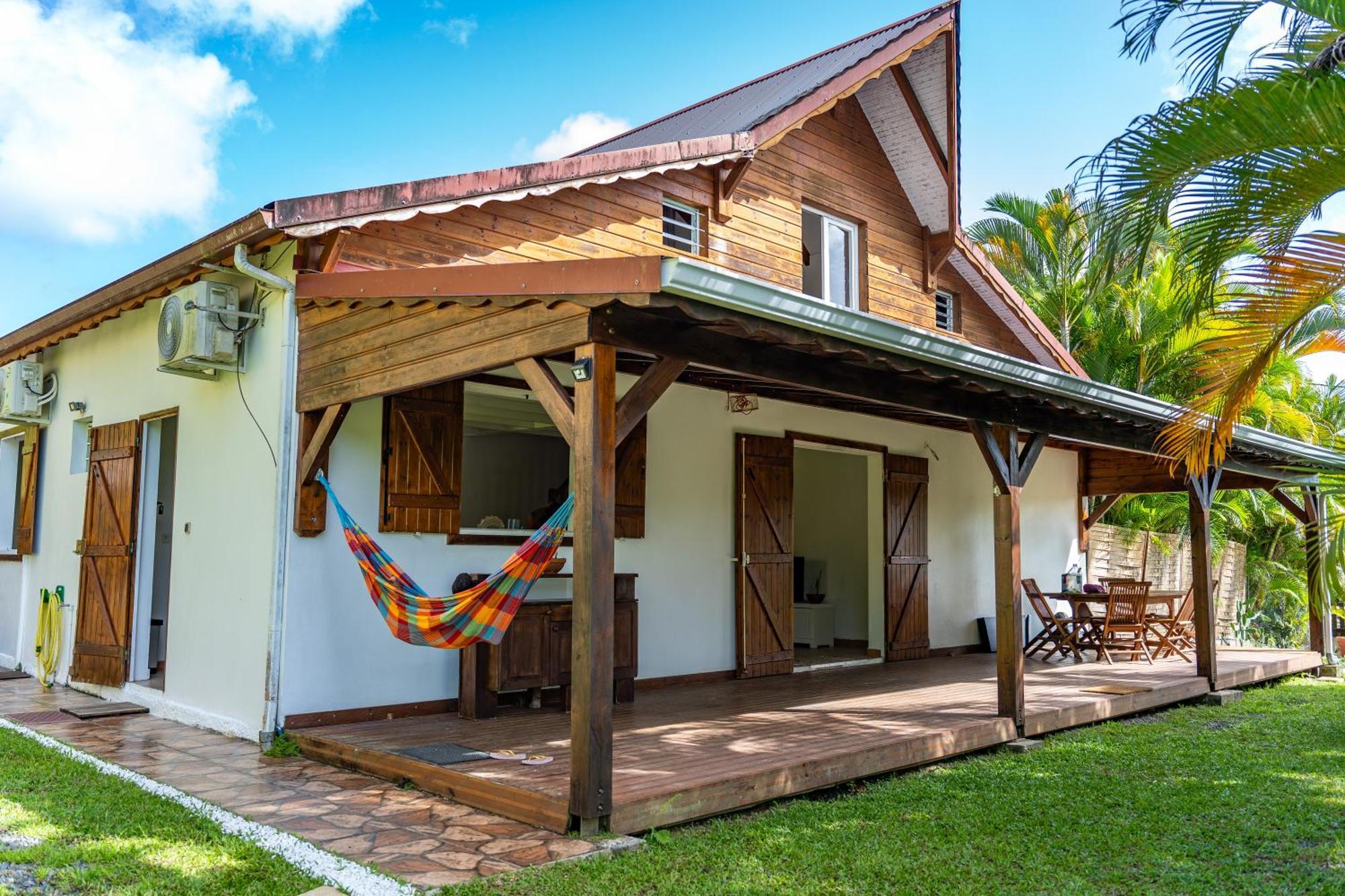 Villa Au Calme Avec Jacuzzi, Villa Le Boursoie Les Abymes Exterior photo