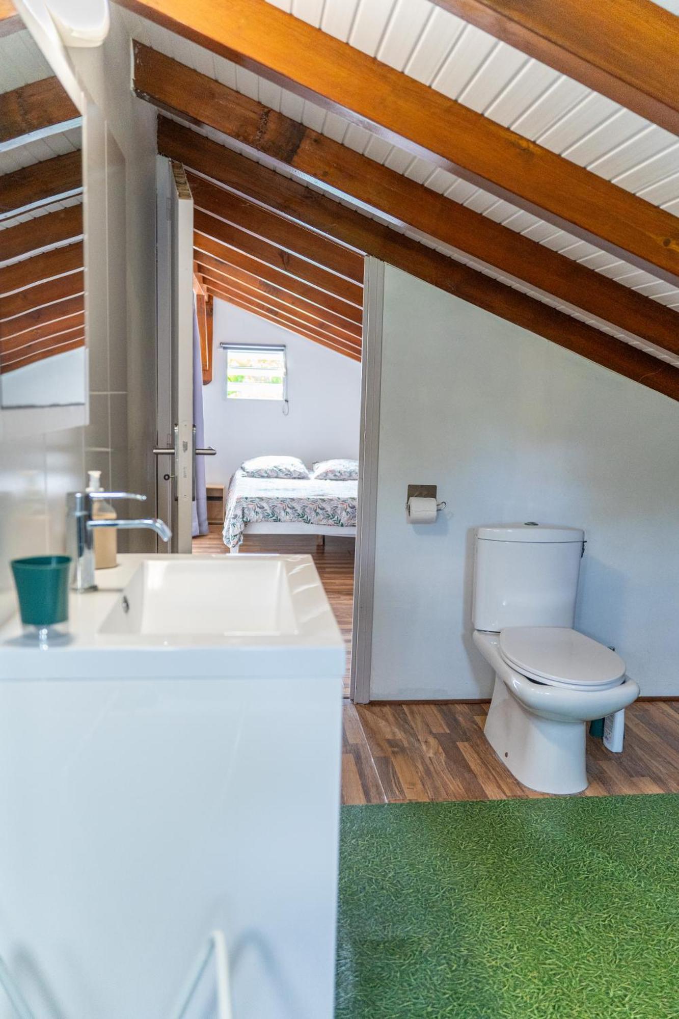 Villa Au Calme Avec Jacuzzi, Villa Le Boursoie Les Abymes Exterior photo
