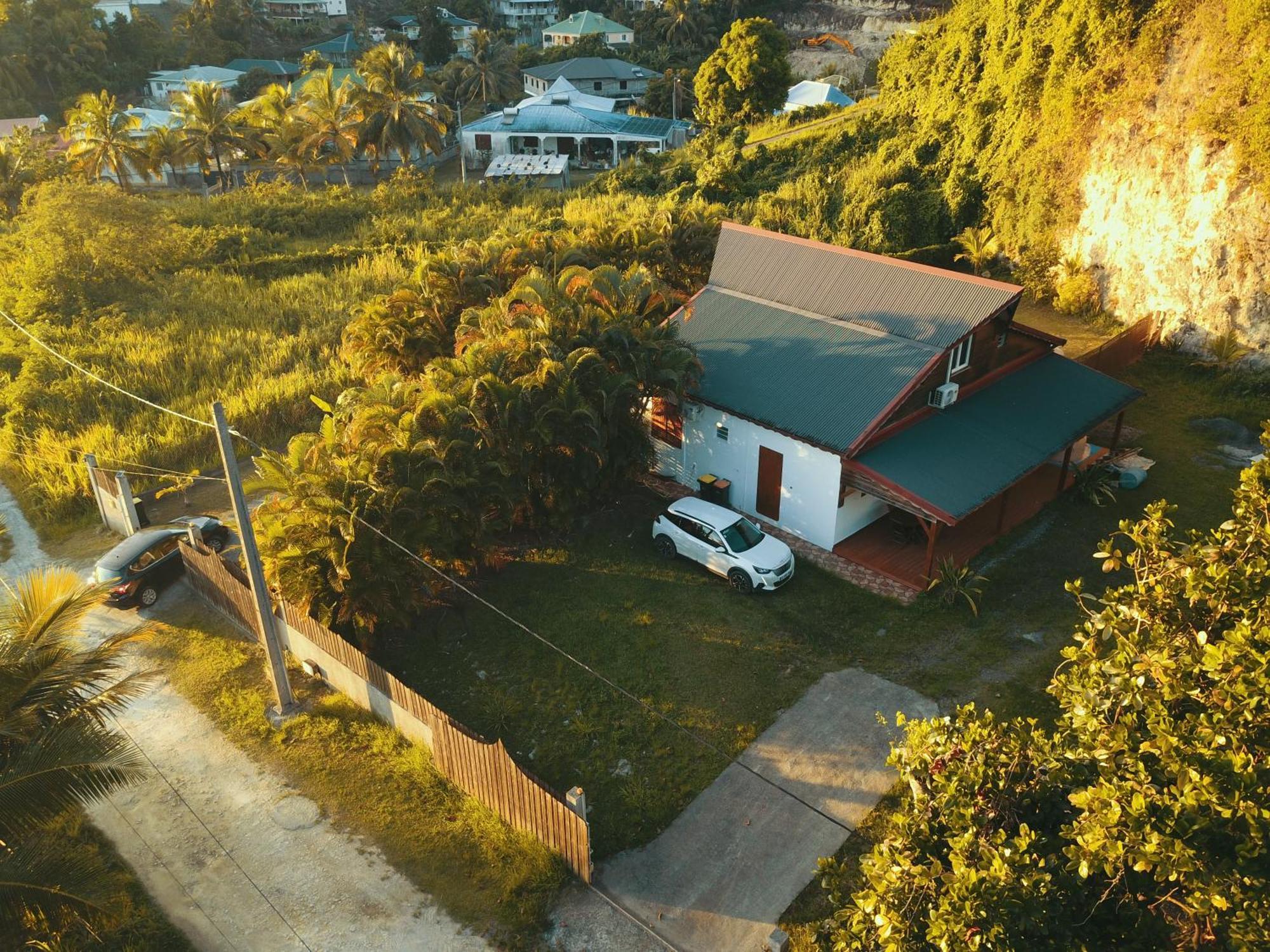 Villa Au Calme Avec Jacuzzi, Villa Le Boursoie Les Abymes Exterior photo