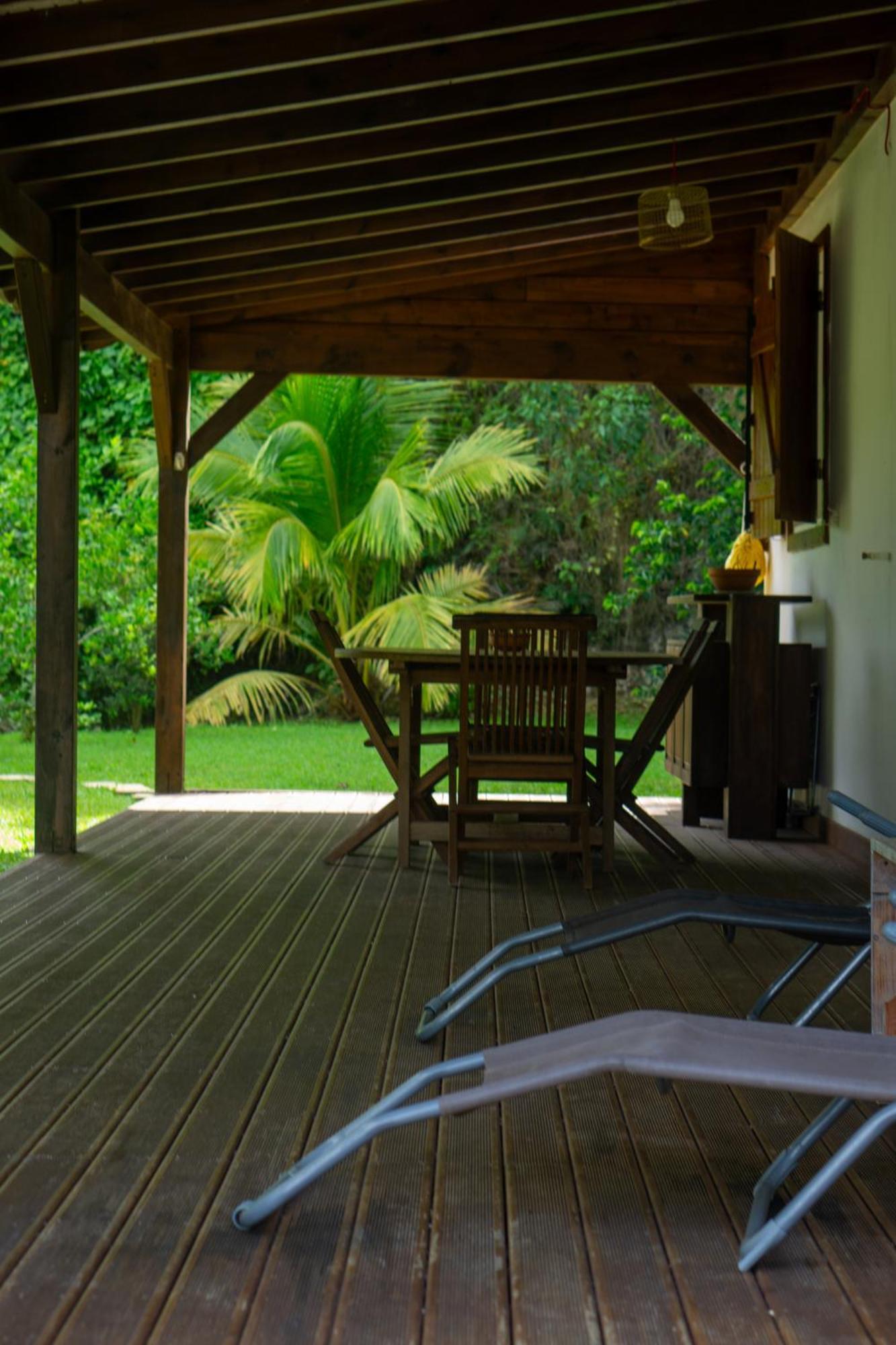 Villa Au Calme Avec Jacuzzi, Villa Le Boursoie Les Abymes Exterior photo